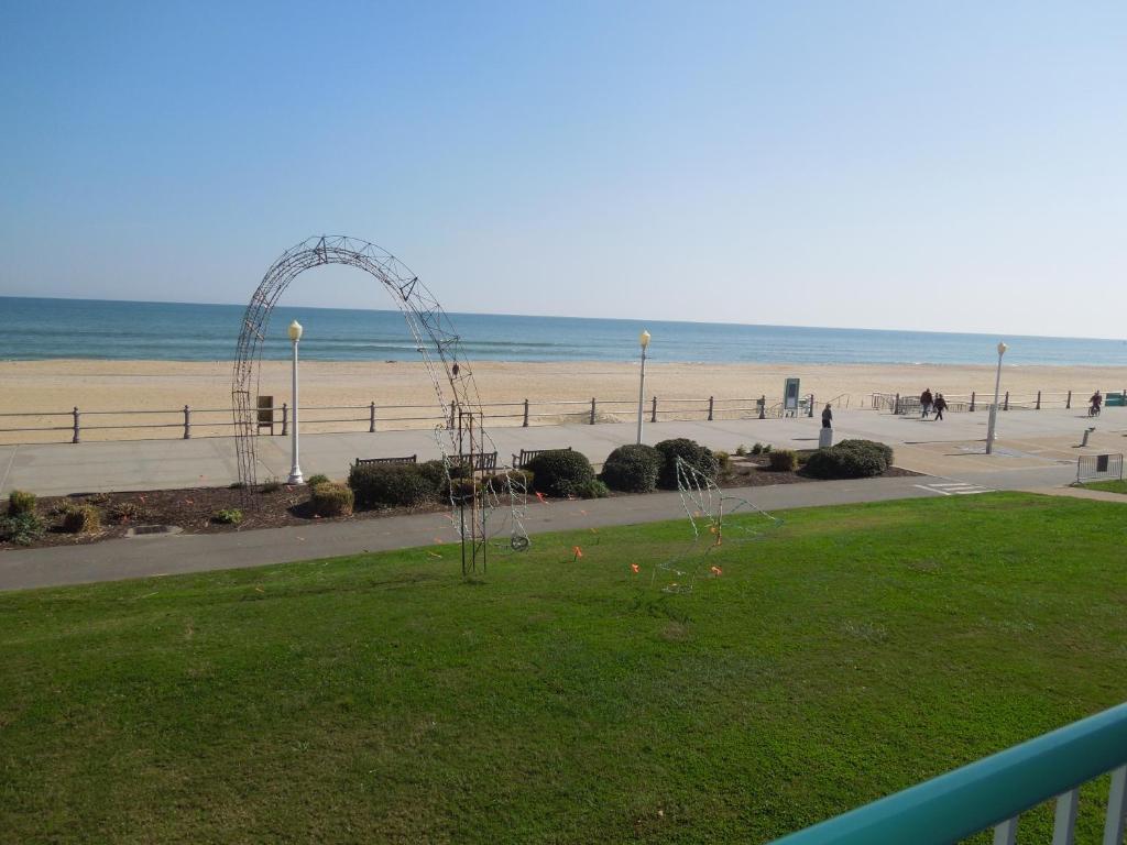 Baymont By Wyndham Virginia Beach Oceanfront Esterno foto